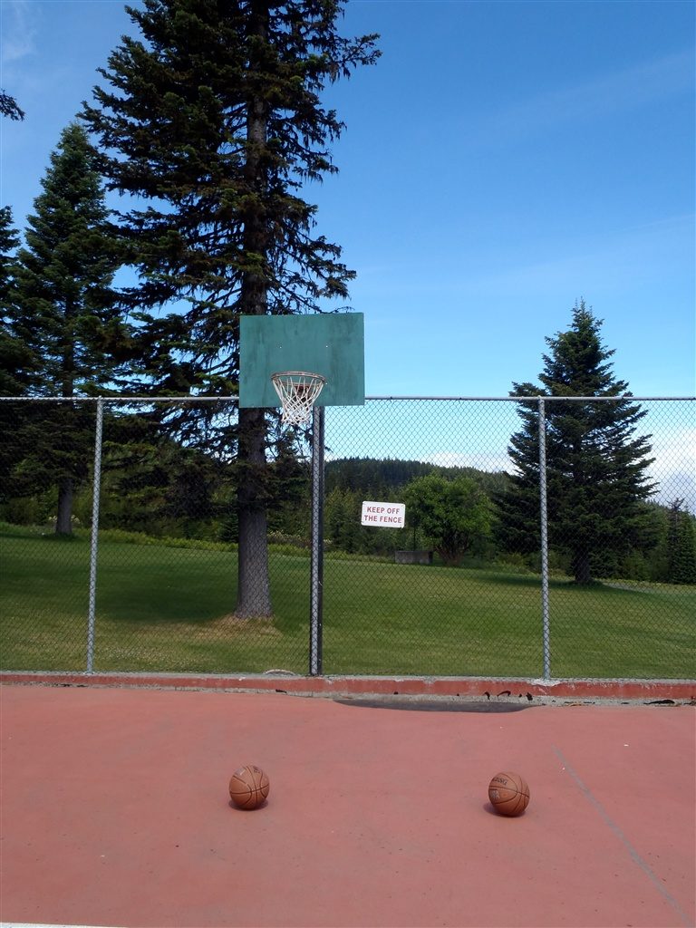 Outdoor Tennis and Basketball Courts- Amenities at Cooper Spur